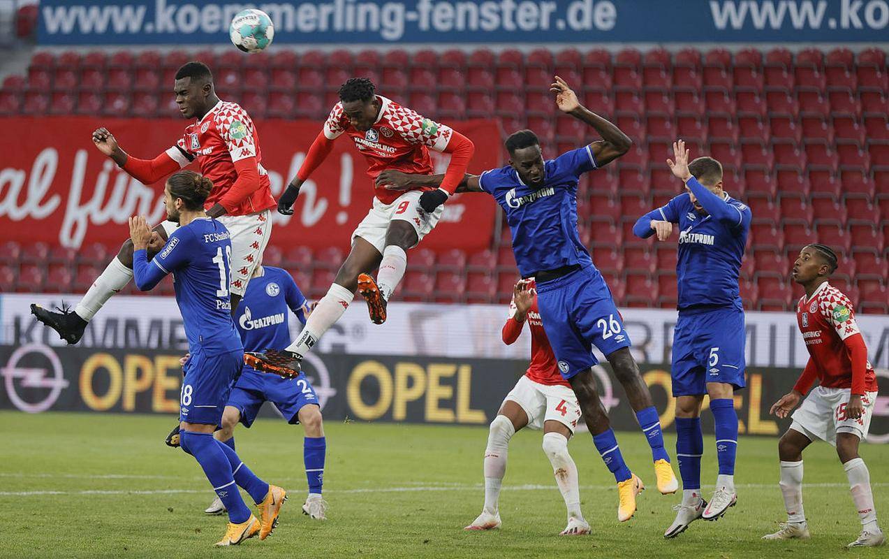 佛罗伦萨客场失利，保级形势岌岌可危