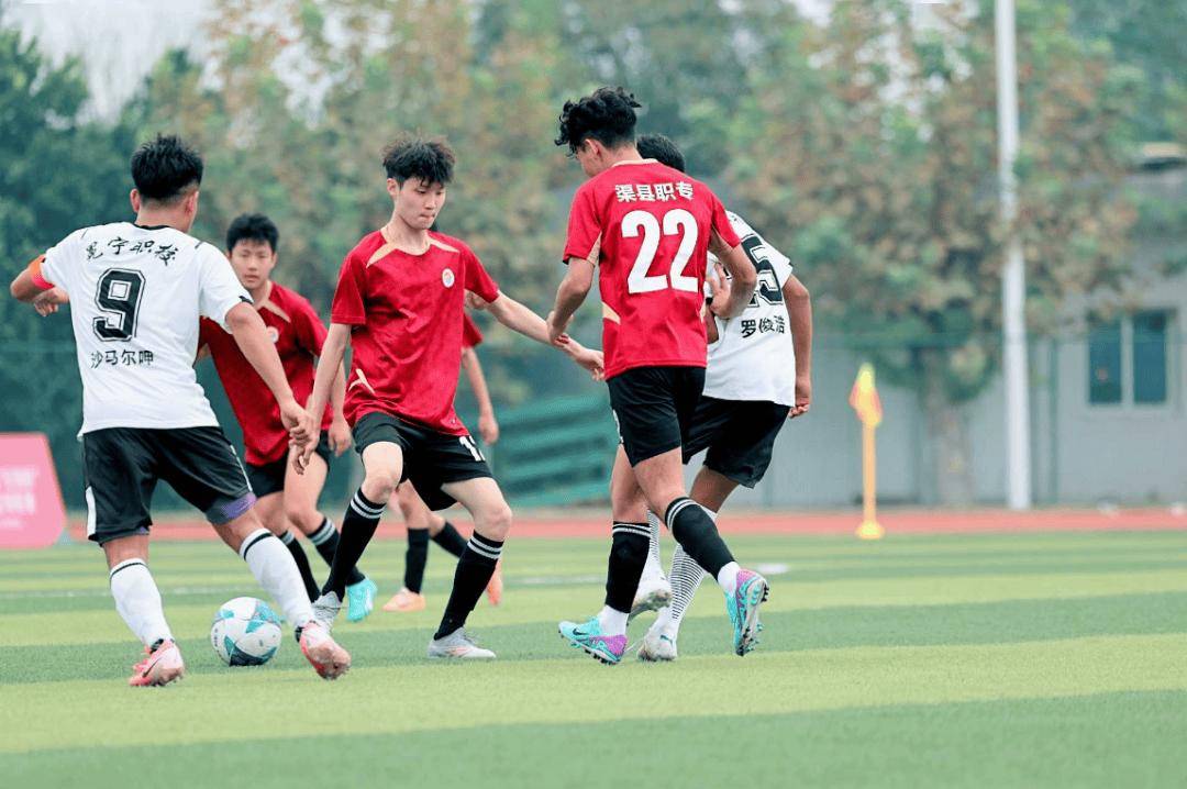 熊猫体育全站APP下载-足球职业联赛赛事呈现火热局面，精彩继续！