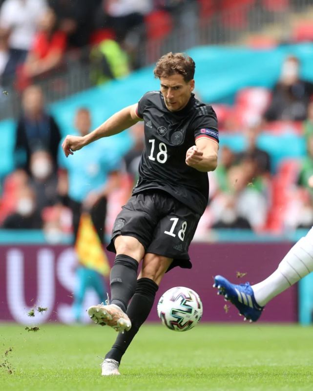 英格兰翻盘墨西哥,萨内三分雨点燃全场 英格兰翻盘墨西哥,萨内三分雨点燃全场