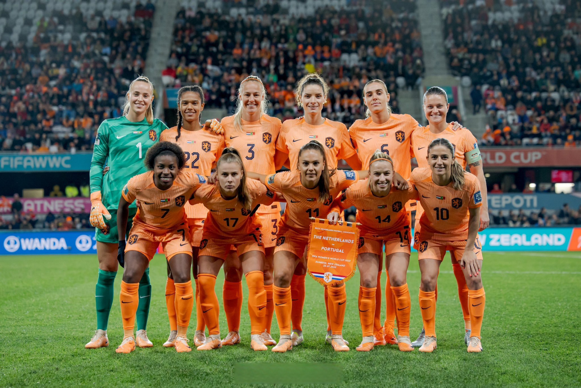 熊猫体育互动-荷兰队在女足比赛中展现实力，成功晋级