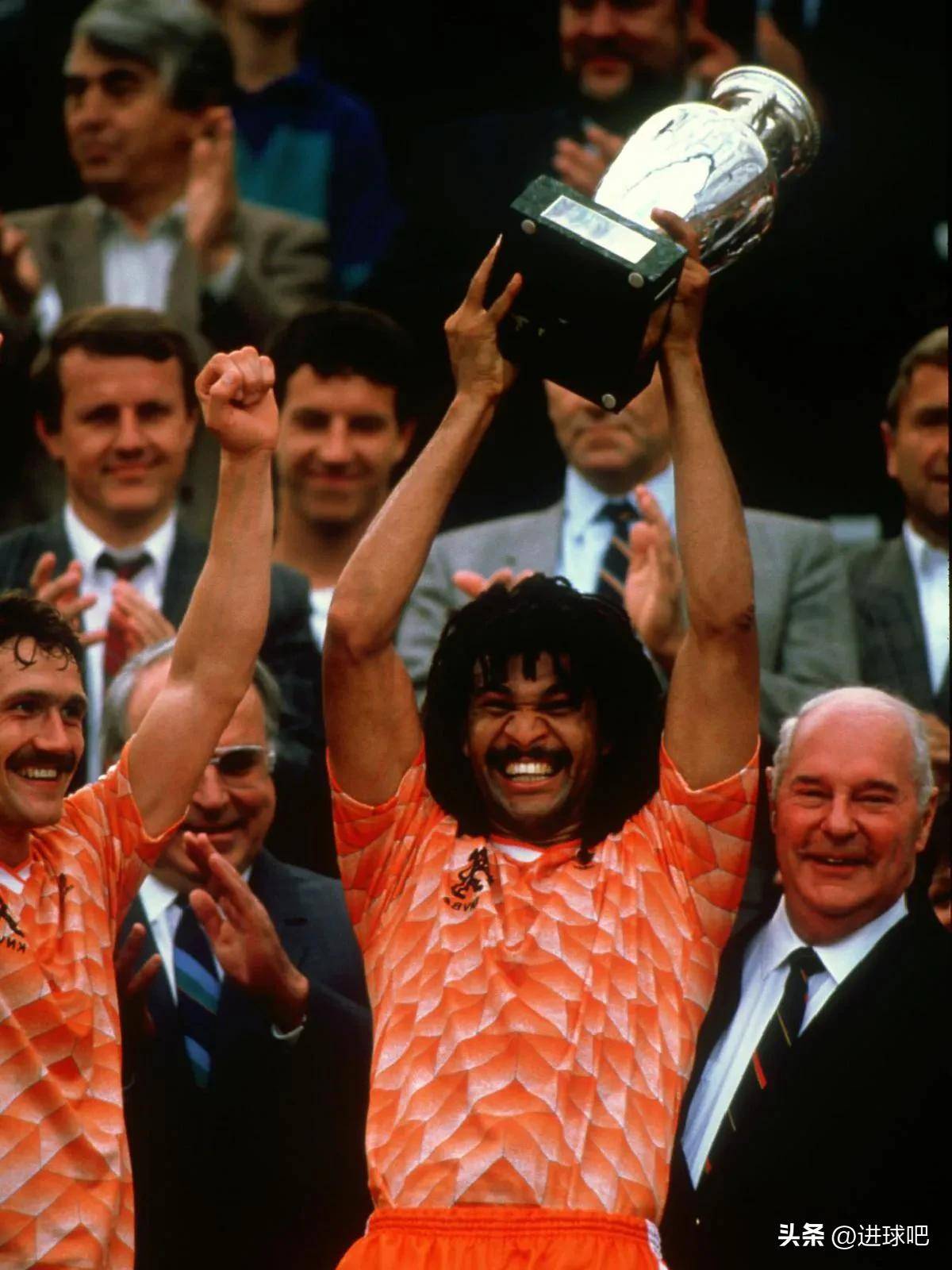 荷兰队在女足比赛中展现实力,成功晋级 荷兰队在女足比赛中展现实力,成功晋级