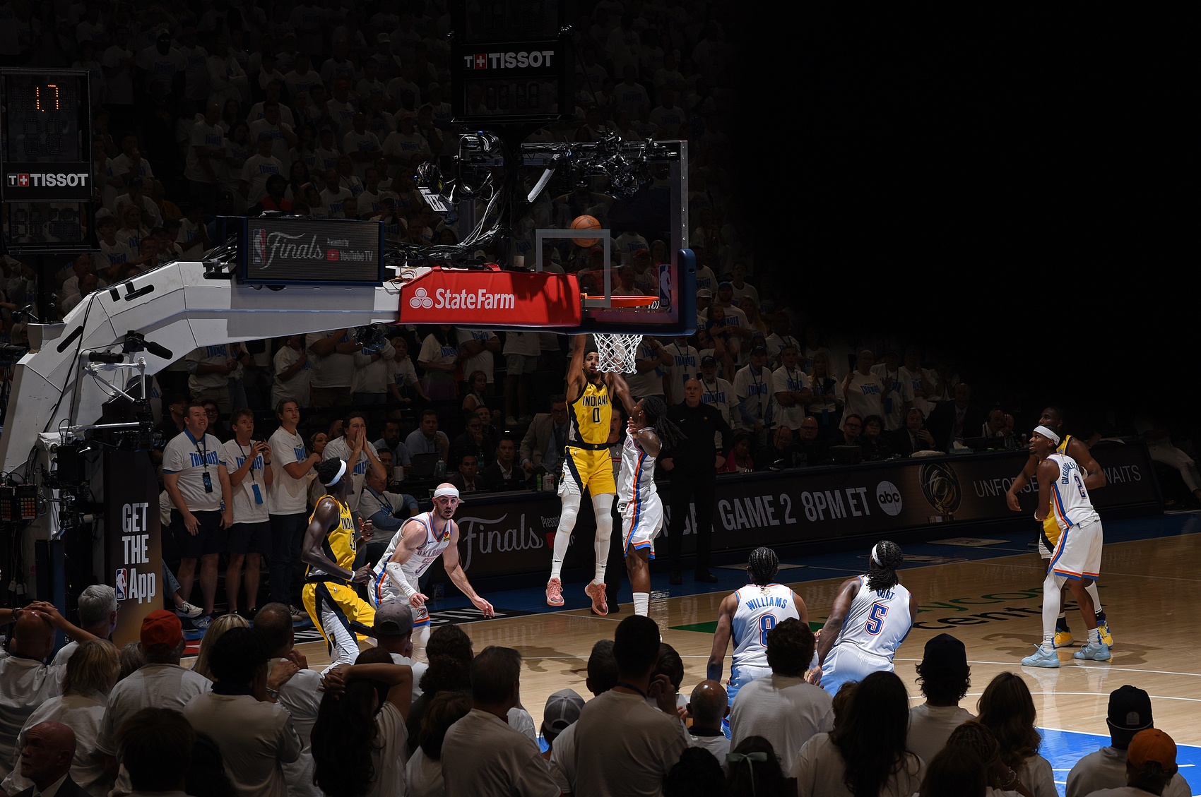 熊猫体育下载-马刺绝杀雷霆，拉文点燃赛场